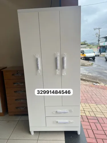 Roupeiro de 3 Portas e 2 Gavetas