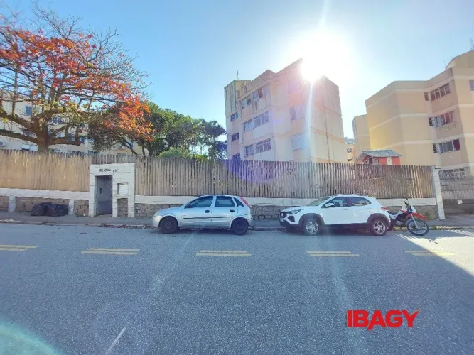 Excelente Apartamento 3 dormitório(s) em Capoeiras - Florianópolis