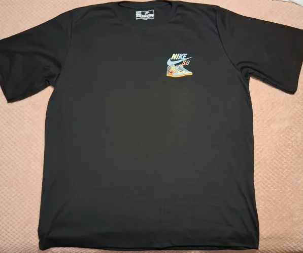 Camiseta Nike SB oversized malhão suedine 250g/m2 NOVA<br><br>Altura 74CM X Largura 59CM<br><br>