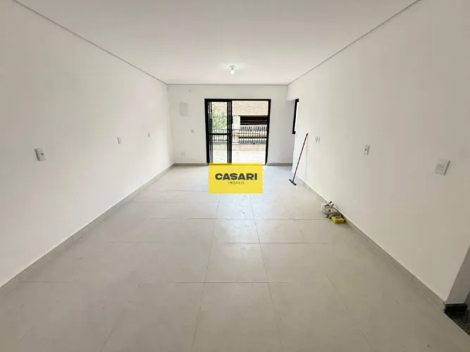 Sobrado NOVO à Venda no Parque Erasmo Assunção em Santo André com 3 Dormitórios e Suíte