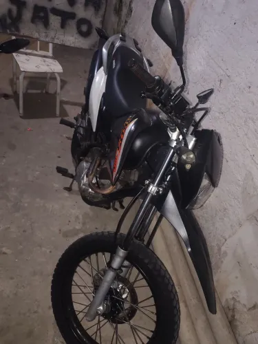 Vende-se moto Bros 150 ano de 2014, IPVA 2026 pago interesse só pra venda