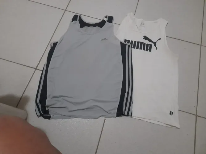 Vendo esta camiseta da Adidas e da Puma