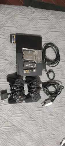 Vendo PlayStation 2, com jogos, controles, completo.