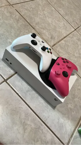 Xbox série s completo 2 controles e bateria