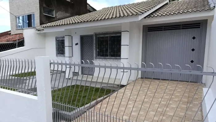 Casa à Venda com 2 quartos 100m² Privativos em Terreno de 200m² Palhoça Santa Catarina