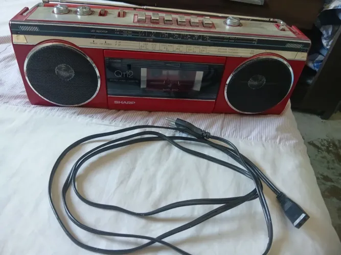 Rádio sharp vermelho Q12 raridade anos 1980