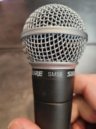 MICROFONE PROFISSIONAL SHURE SM58