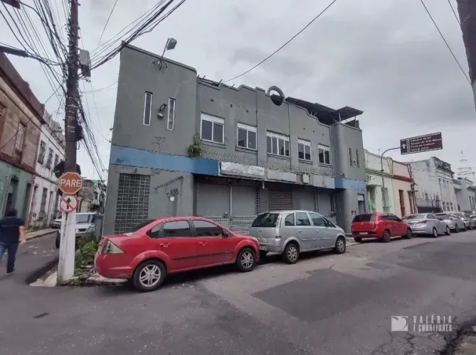 PRÉDIO COMERCIAL COM 500M²