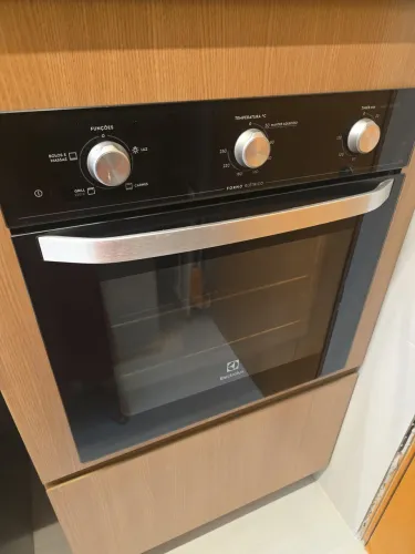 Forno Elétrico de Embutir Electrolux OE60M 59L Preto 220V - Excelente estado