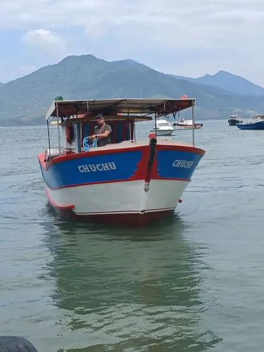 Barco traineira passageiro e carga