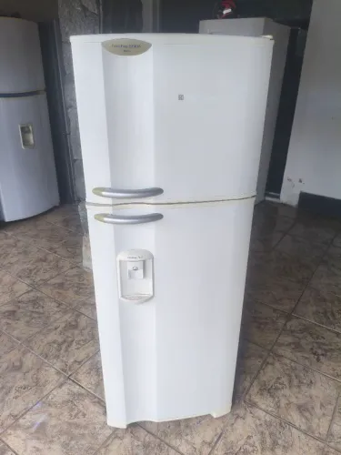 Excelente Geladeira Electrolux, DFW35, Dispenser de água na porta, Fostfree, 277 litros.