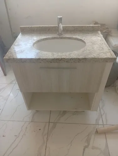 Vende-se balcão para banheiro 
