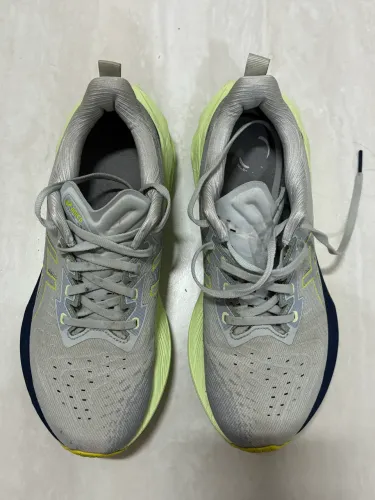Tênis de corrida Asics Novablast 4