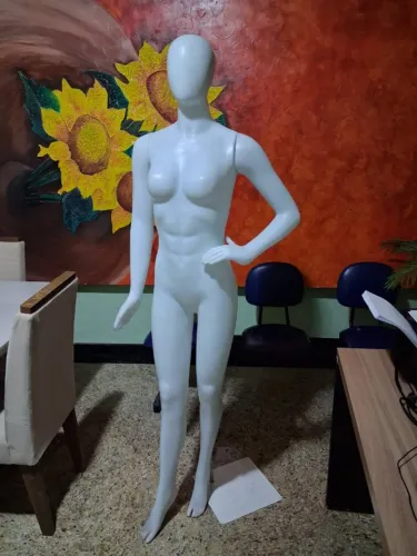 Manequim Feminino Corpo Inteiro Cabeça De Ovo Branco + Base Loja