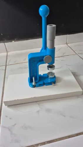 Vendo um Balancim manual para ilhoes, novo.
