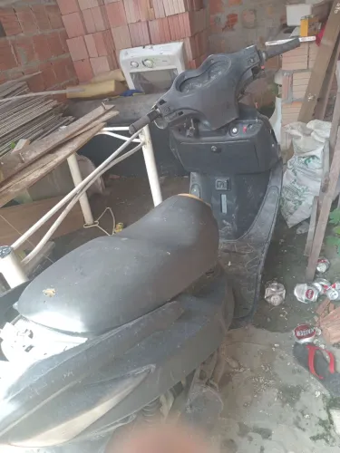 Moto pra tirar peças,baratinho.
