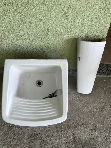 Tanque louça de pé