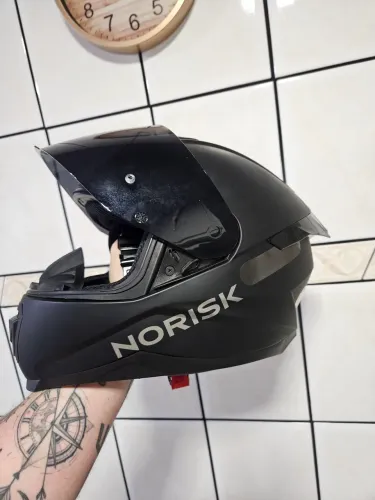 Capacete Norisk razor