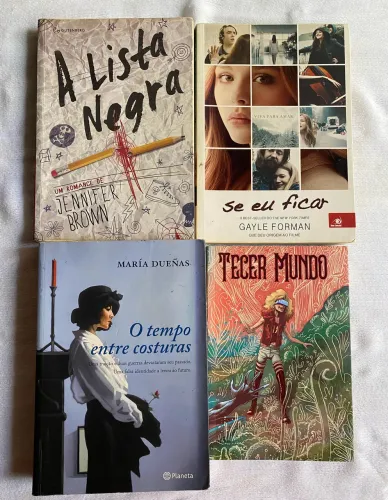 Lote de livros (10 unidades)