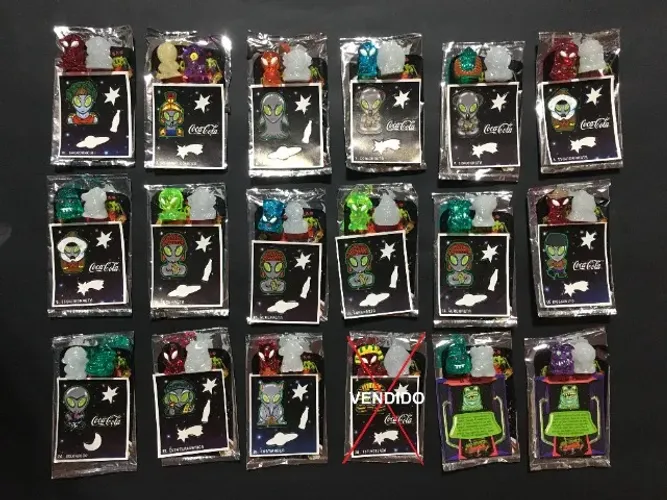 Lote com 17 Pacotes Coleção Gelo-Cósmicos Coca-Cola (34 Gelo-Cósmicos + 17 Adesivos/Cards)