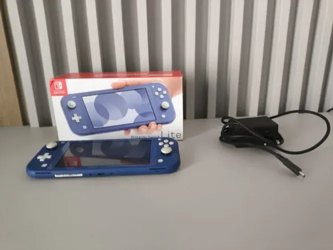 Nintendo switch lite com 5 meses de uso+case (sem carregador) Troco por Baixo