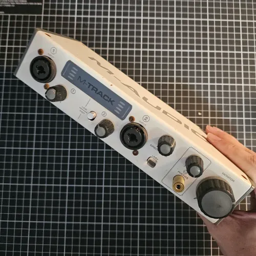 Interface de Audio M-audio - M-track ii 2 canais