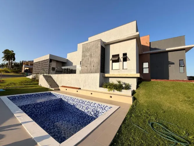Linda Casa Alto Padrão 4/4 Sendo 03 Suites + Dependência No Condomínio Jardins Amsterdã