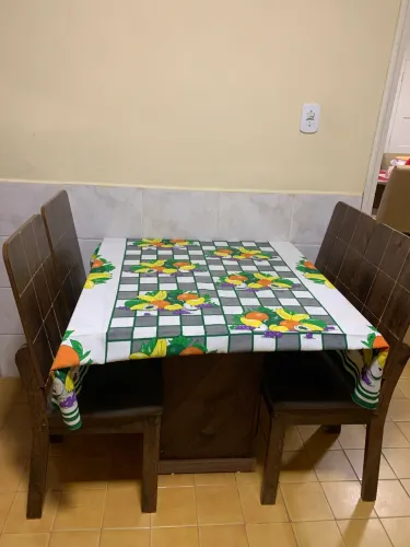 CONJUNTO DE MESA E CADEIRA DE JANTAR