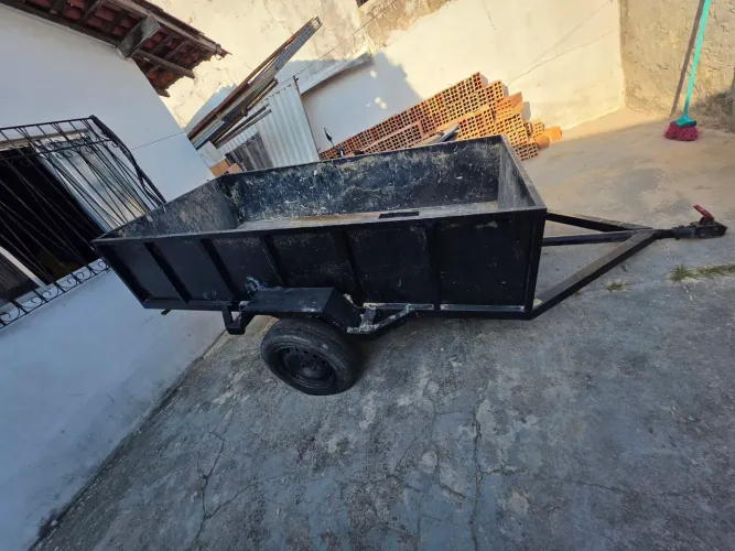 Carretinha bau reforçada 