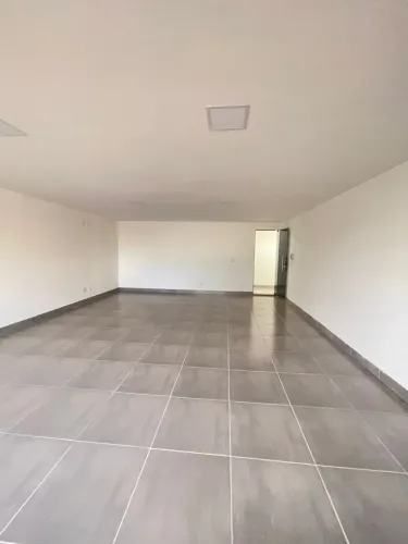 SALA COMERCIAL AMPLA NA QD 22 DO SETOR LESTE -DF (SALA 105)