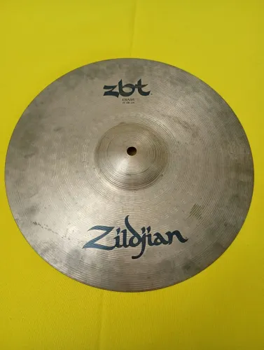 Kit com 6 crashes no total, contendo pratos seminovos da Zeus, Orion e Zildjian