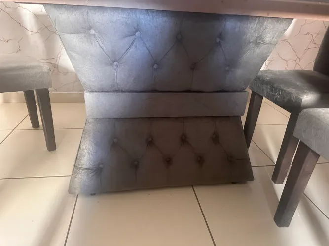 Mesa com 6 cadeiras 