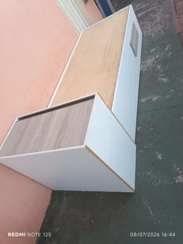 Cama de solteiro de MDF com baú e gaveta