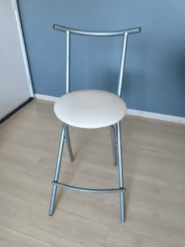 Banqueta Alta Dobrável com Encosto para Bancada / Balcão