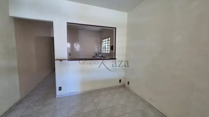 Oportunidade - Casa - Jardim Emília - Jacareí - 2 Dormitórios - 92m².