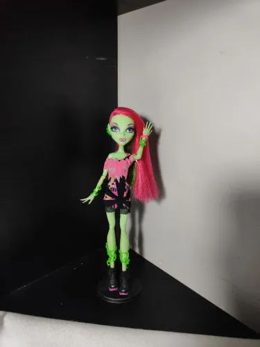 Boneca Monster High Venus McFlytrap Music Festival G1