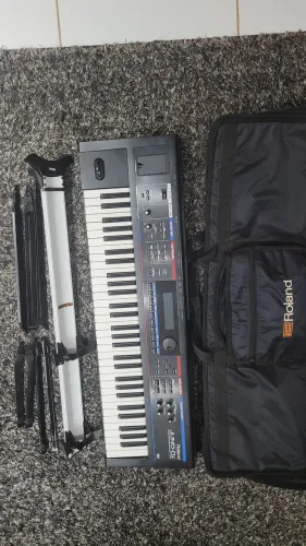 Teclado Roland Juno Di + suporte Stay para teclado e notebook