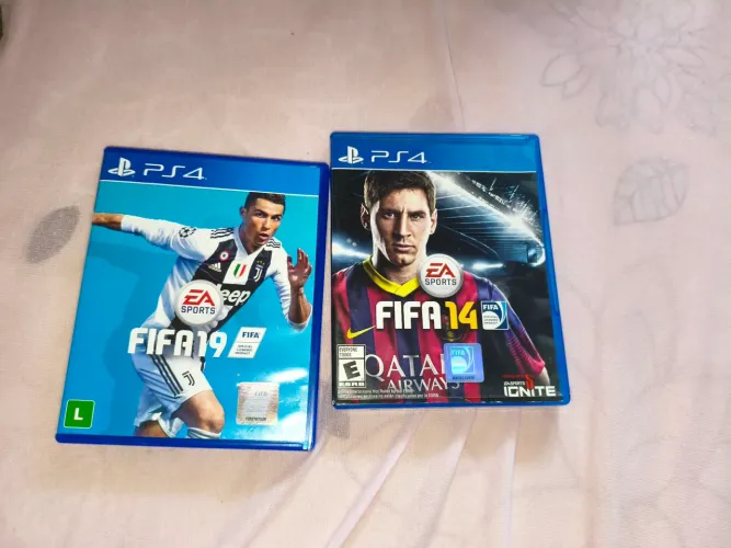 Dois jogos ps4 fifa 19 e fifa 14 item de colecionador