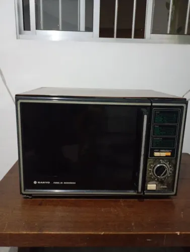 Forno de microondas SANYO antigo 127v