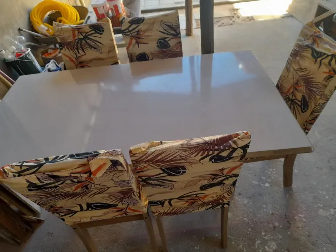 Mesa com 6 cadeiras