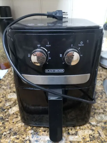 Fritadeira 'Air Fryer' elétrica Black&Decker