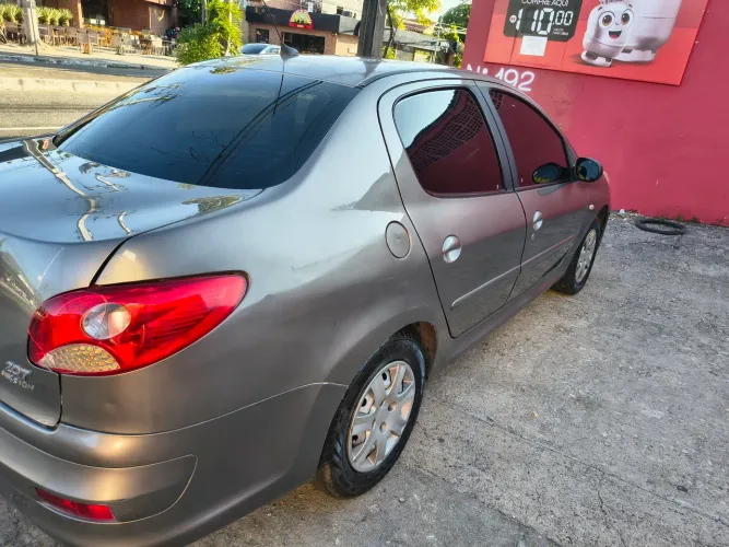 Peugeot 207 Sedan Passion XR 1.4 Flex 8V 4P 2013