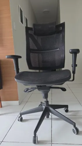 Cadeira Darix X+ Tela slider, braço 3D, 120kg (em ótimo estado!!)