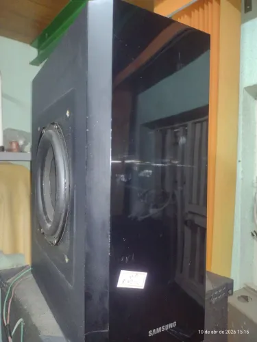 Vendo caixa de som sub da Samsung, semi nova 