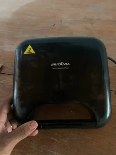 Sanduicheira e Grill Britânia BGR01P Toast preta 