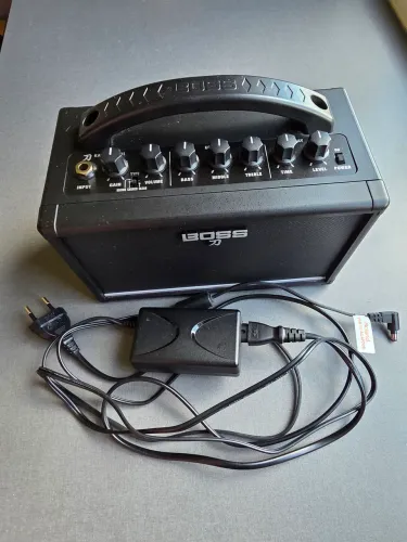 Amplificador Boss Katana Mini Com Fonte