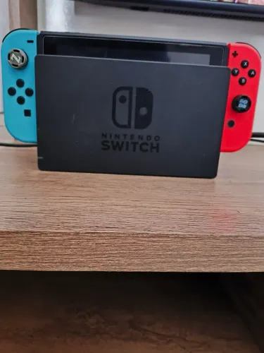 Vendo Nintendo Switch V2 com pouco uso