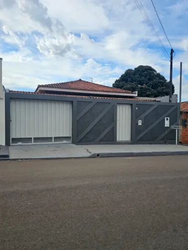Casa a Venda em Martinópolis-SP
