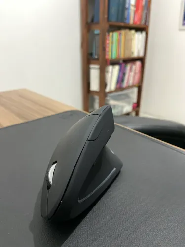 Mouse Vertical Ergonômico Recarregável Sem Fio Bluetooth Led Usb 2.4g 1600 Dpi Silencioso