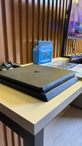 Playstation 4 - 1TB - controle novo